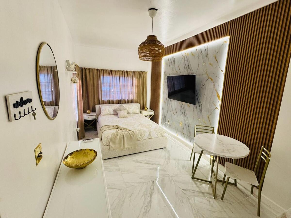 Stylish In Heart Of Apartment *