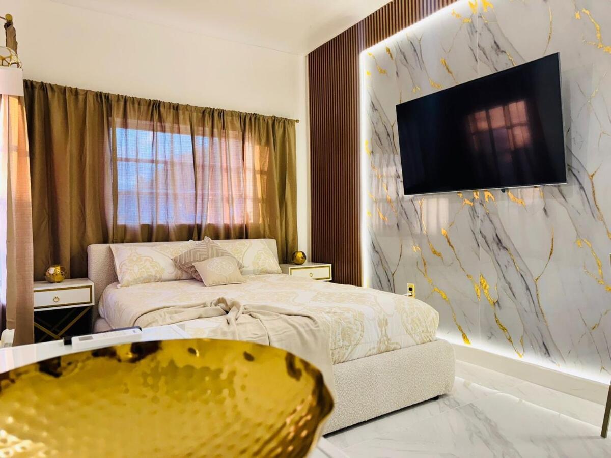 Stylish In Heart Of Apartment *
